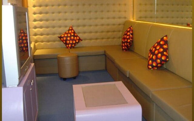 Sri U-Thong Grand Hotel