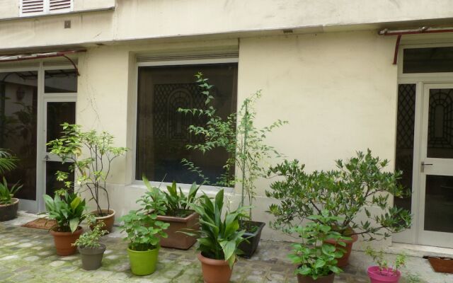 Rue Turgot Apartment