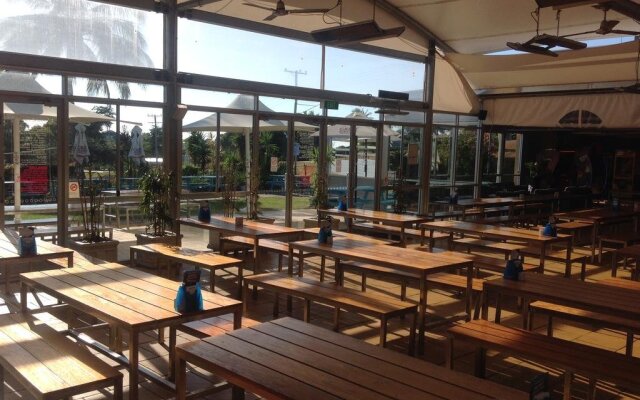 Tannum Sands Hotel / Motel