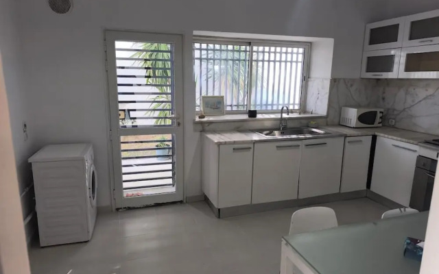 Stylish villa avec parking et piscine