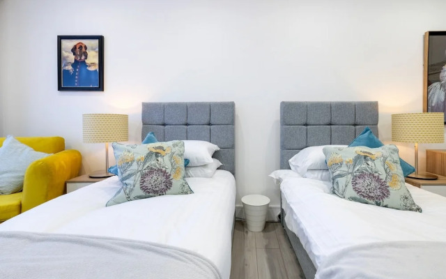 Luxury 1 & 2 bed Apartment free parking