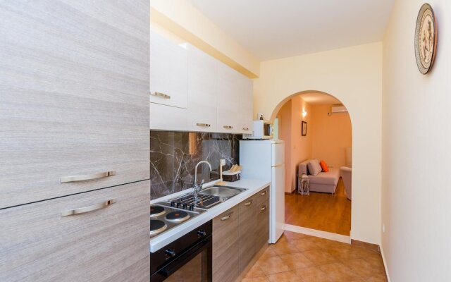 Amazing Home in Lovorno With Wifi and 4 Bedrooms