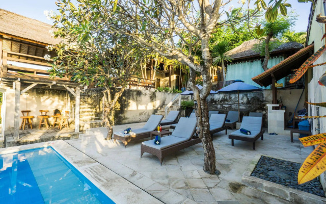 Ware Ware Surf Bungalow Lembongan