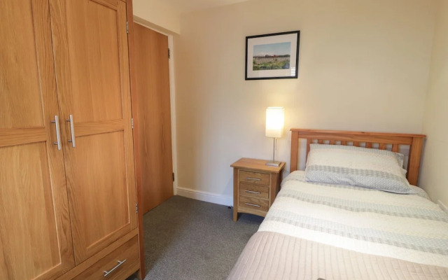 Whistle Stop Apartment