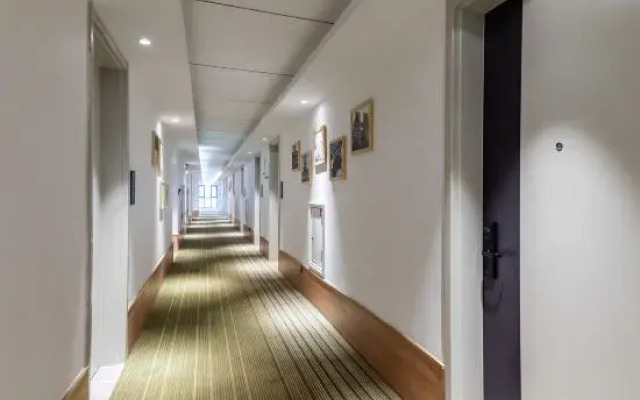 Yilong Anyun Hotel (Wuhan High-speed Rail Station Happy Valley Store)
