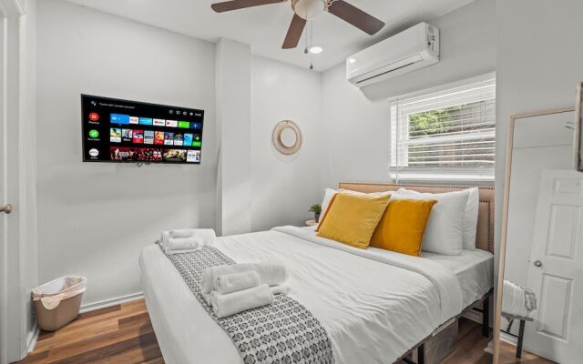 East Passyunk Trendy Apartment