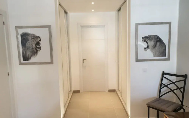 Luxurious Three Bedroom Duplex Apt Close to Beach
