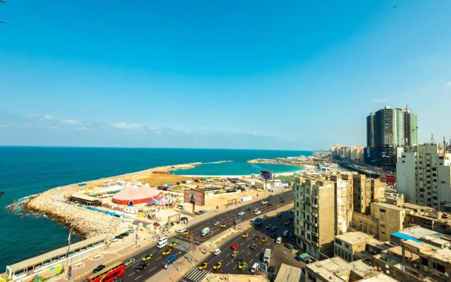 شقة فندقية مكيفة علي البحر مباشرة اغتنم الفرصة