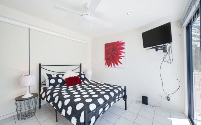 Sandy Point Road, 8, Sandy Bottoms