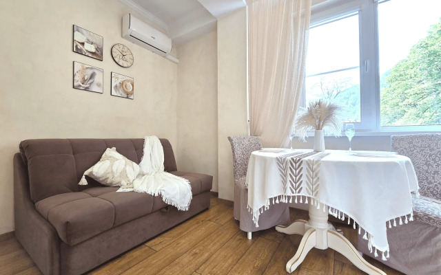 Deluxe apartment on Berezovaya Street
