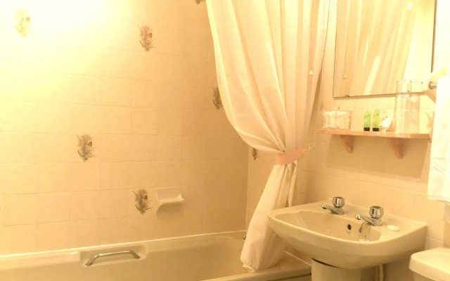 Muntham Holiday Apartments & Town House