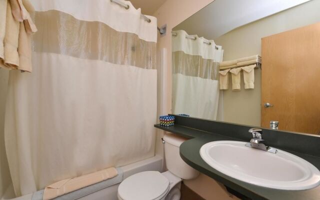 Rodeway Inn & Suites