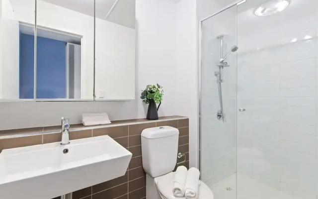 A Cozy & Stylish Studio Next to Southern Cross