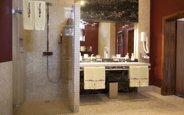 Sunray Hotel