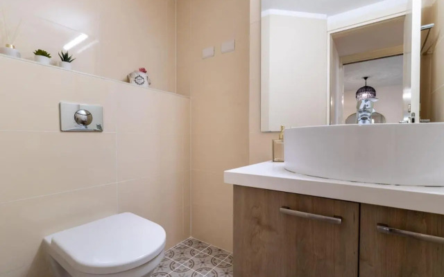 King David Residence Luxury 4 BD/Pool/Gym/Parking