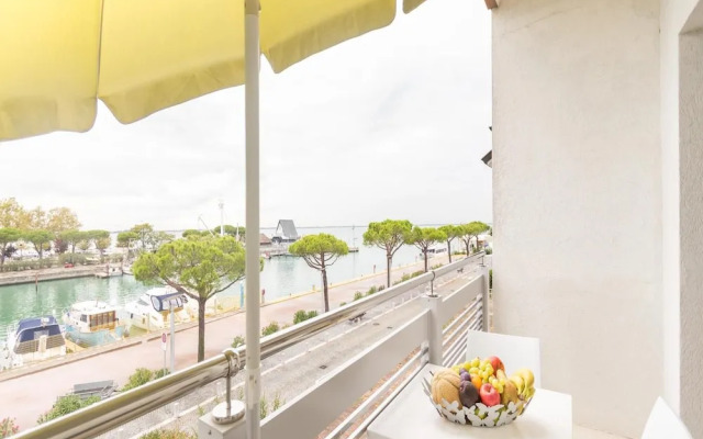 Cozy Studio Apartment With sea View - Beahost