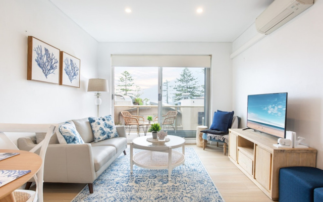 Madecomfy Trendy Apartment on Dee Why Beach – Guest Rooms – Sydney