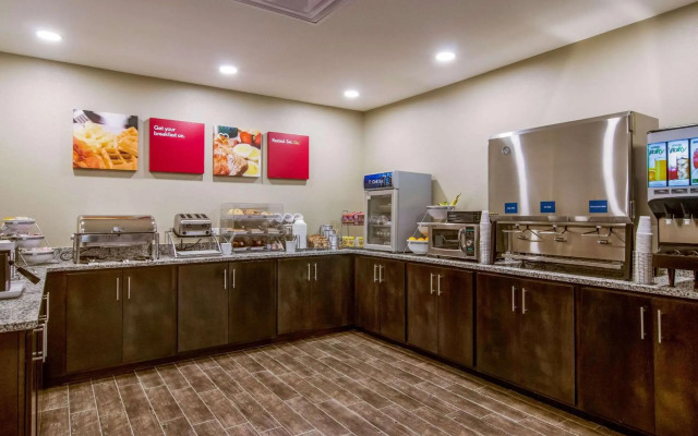 Comfort Suites Wooster near University Campus