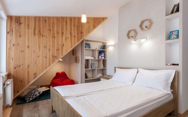 7 Apartments