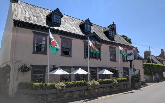 2 bed period cottage sleeps 4 in central Crickhowell