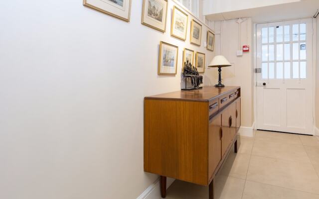 Incredible 2 Bedroom Flat next to Westminster Abbey