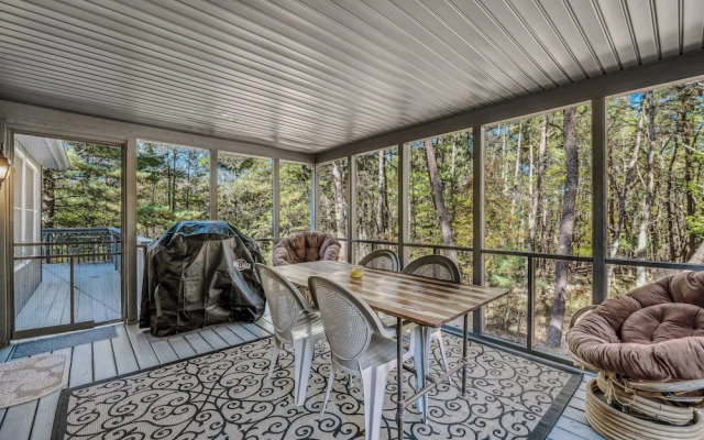 Mountain View Hideaway- A Fun Time Away!