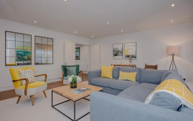 Luxury 3 Bedroom Home by South Kensington