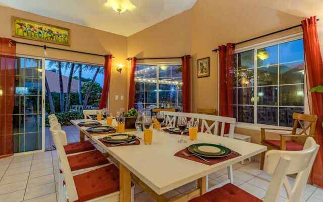 Spacious 5BR Home w Amazing Garden Privatepool