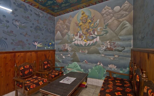 OYO 8643 Hotel Shambhala