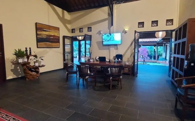 Bale Solah Lombok Holiday Resort