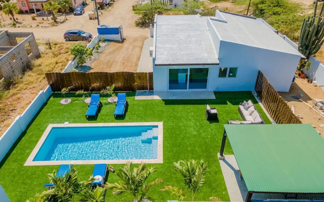 2BR Countryside Home w Sea Views Private Pool
