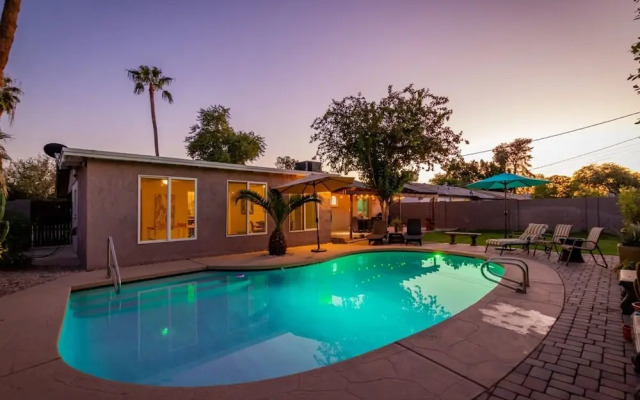 Sunset ASU Private Pool Updated Kitchen Baths