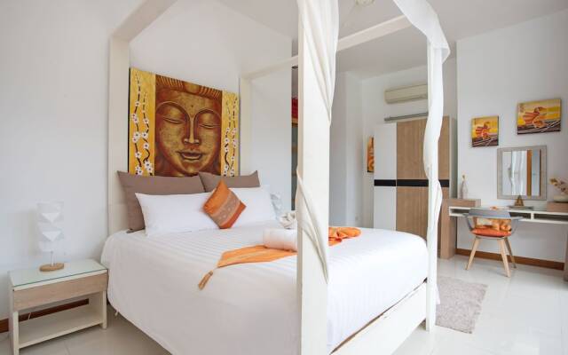 Modern 4BR Pool Villa Virginie Naiharn