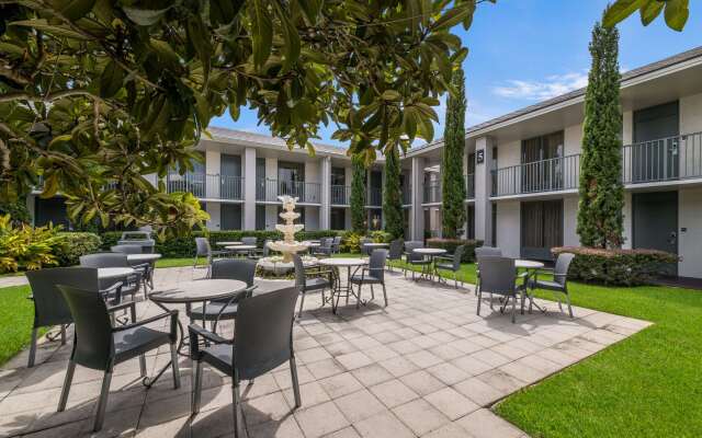 Clarion Inn & Suites Across From Universal Orlando Resort