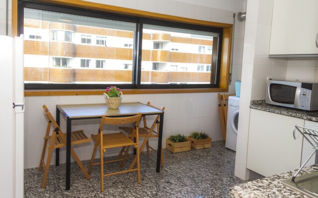 Liiiving in Matosinhos - City Beach Apartment