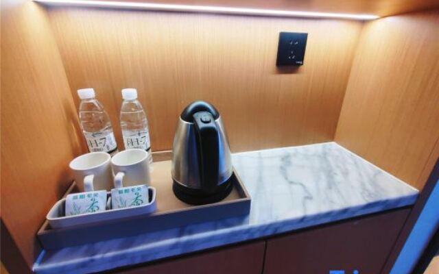 Zhengzhou Xinyang Lingrui Building Hotel (Provincial People's Hospital Metro Station)