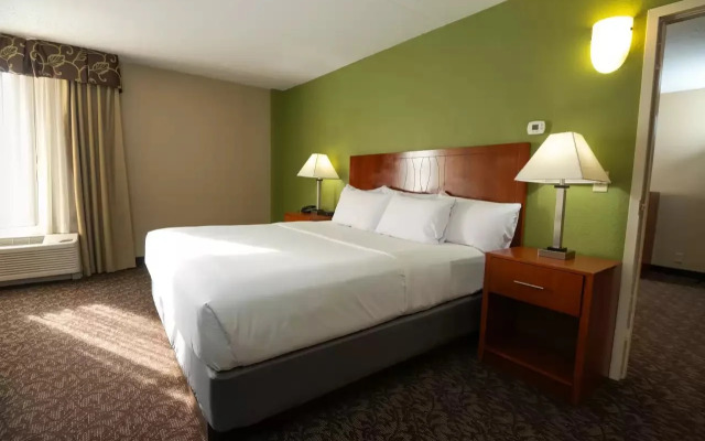 Quality Inn & Suites Downtown Mansfield