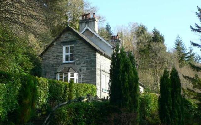 Glyntwrog House