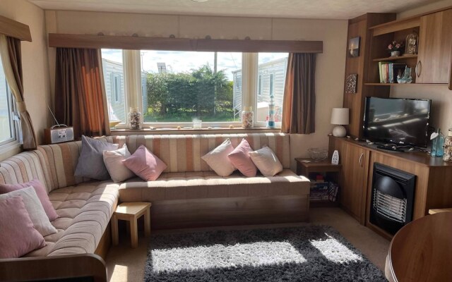 Super 3 Bedroom Pet Friendly Caravan With Decking