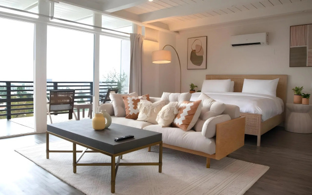 Hollywood Hills Hotel
