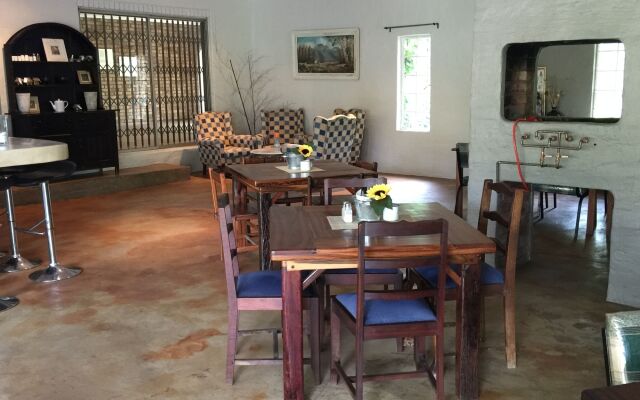 Airport Bird & Game Lodge