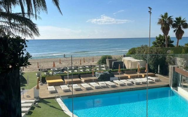 Hotel Tropical Gava Mar