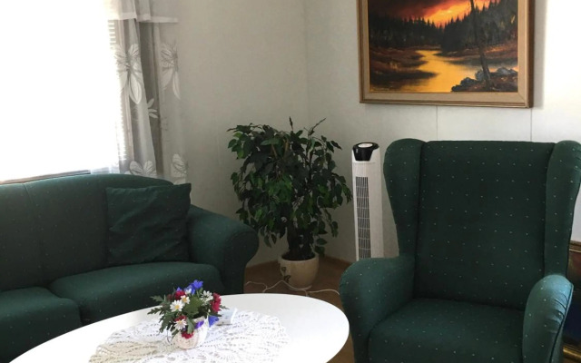 Tilava talo lähellä keskustaa