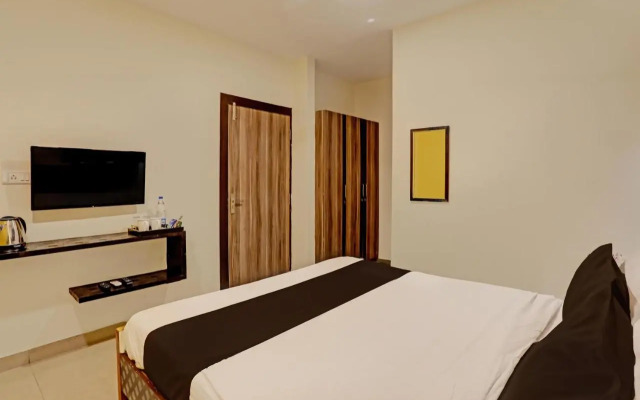 OYO 13869 Hotel Saharsh Grand