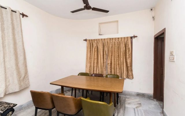 OYO 8129 Coral Residency City Center