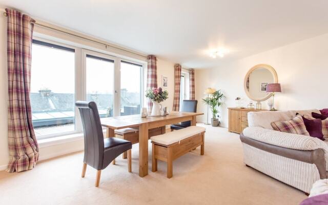 Luxury Penthouse Secc/hydro W/balcony & Parking