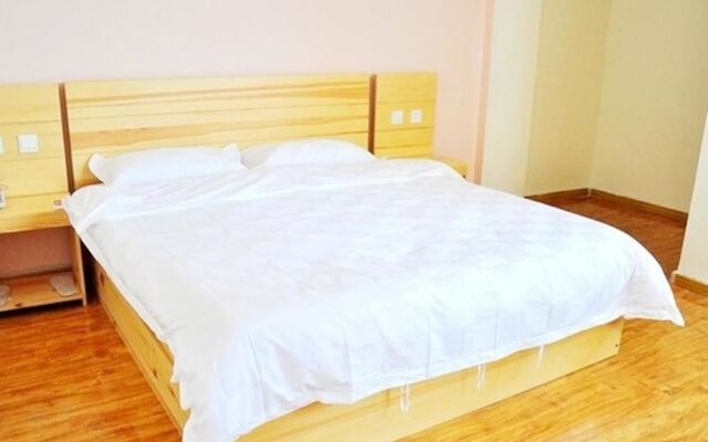 Super 8 Hotel Jinan Railway Station Square