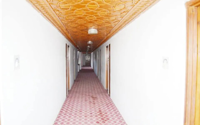 Houseboat Parimahal