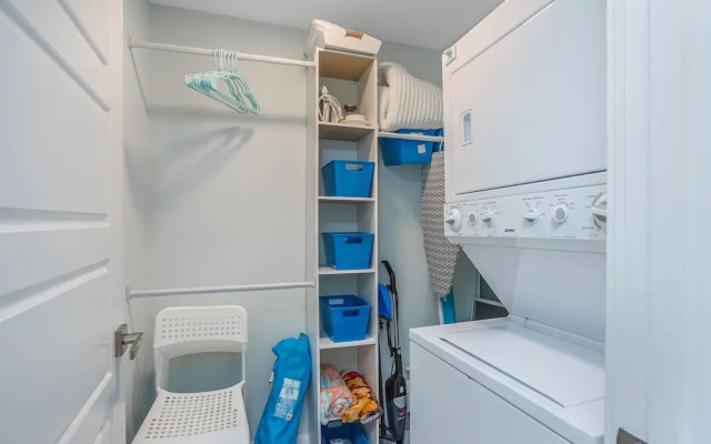 Modern Grove Beautiful 3 Bedroom Home