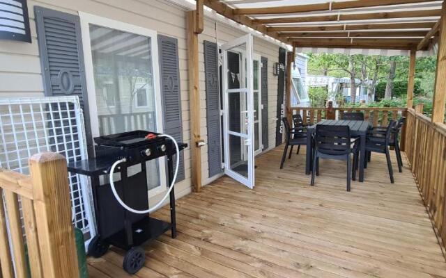 Mobilhome 2 ch,1 salon 40m2 de Charme dans camping ***